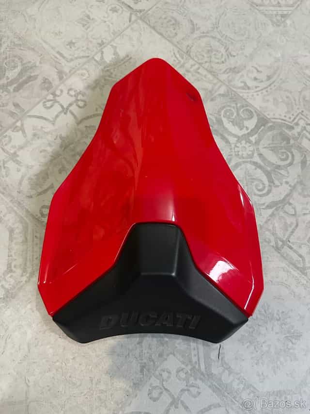 Krytka sedla Ducati