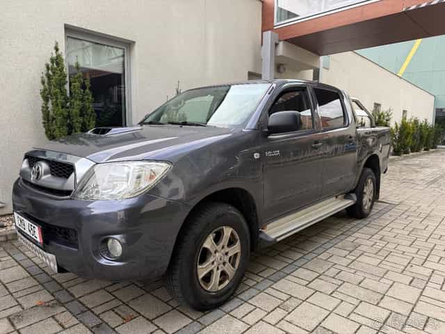 TOYOTA HILUX 2.5D 4X4 + UZÁVIERKA ZAD. DIFERENCIÁLU