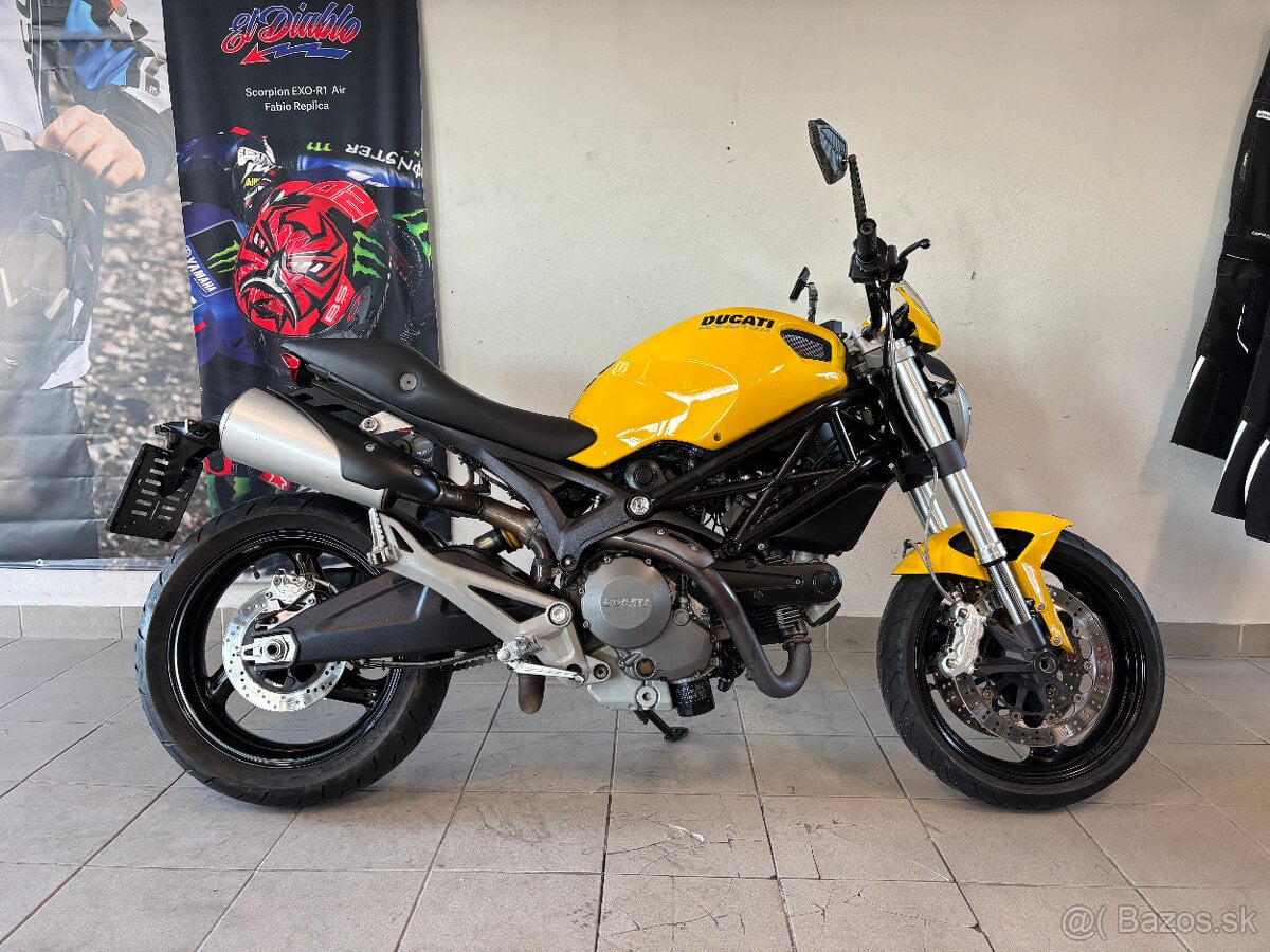 Ducati Monster 696