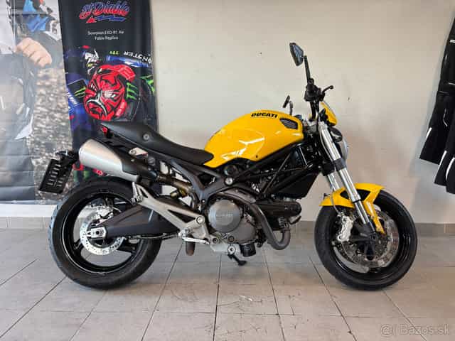 Ducati Monster 696