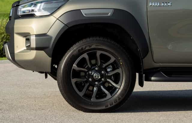 Toyota Hilux / Land Cruiser nové kolesa R18