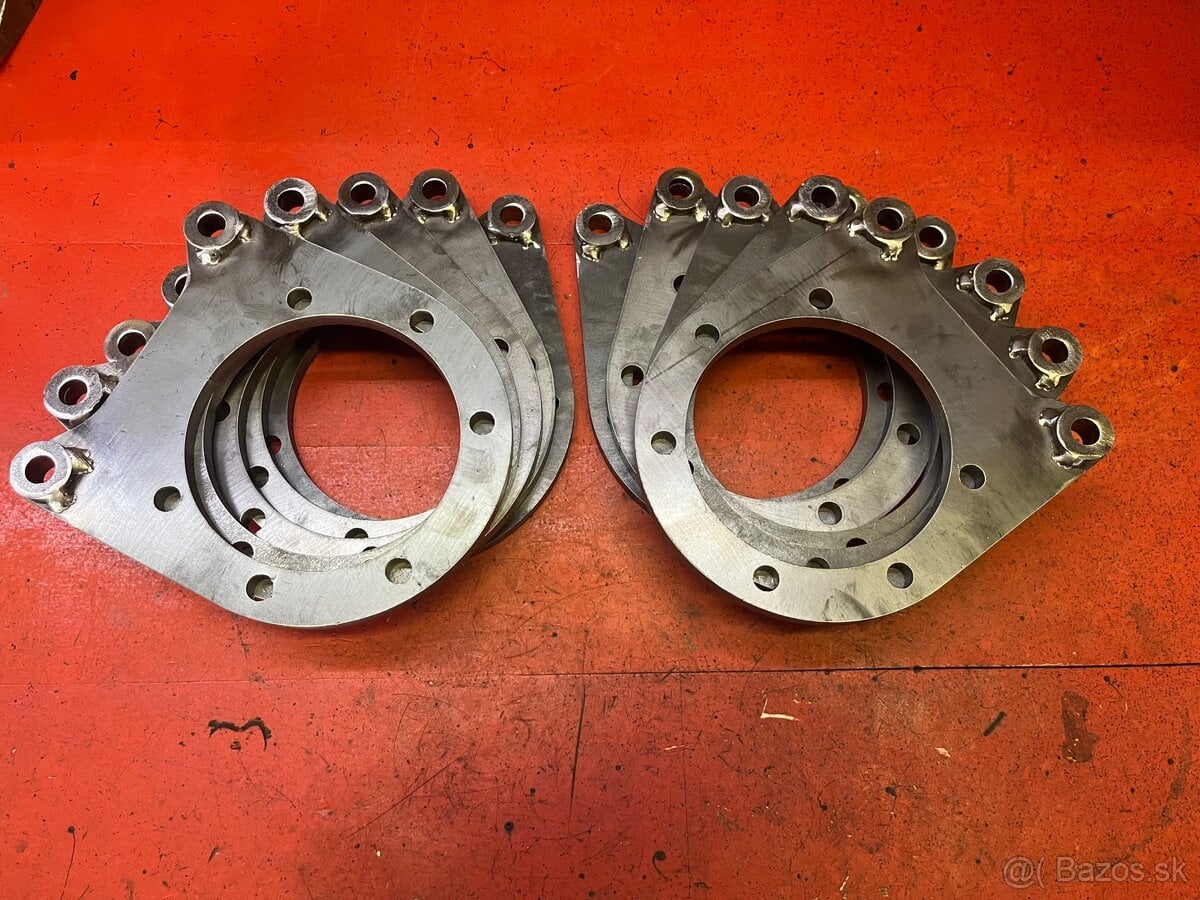 Príruba na 4-piestikové brzdy na nápravu Nissan Patrol