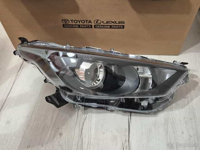 Pravé predné svetlo Toyota Hilux