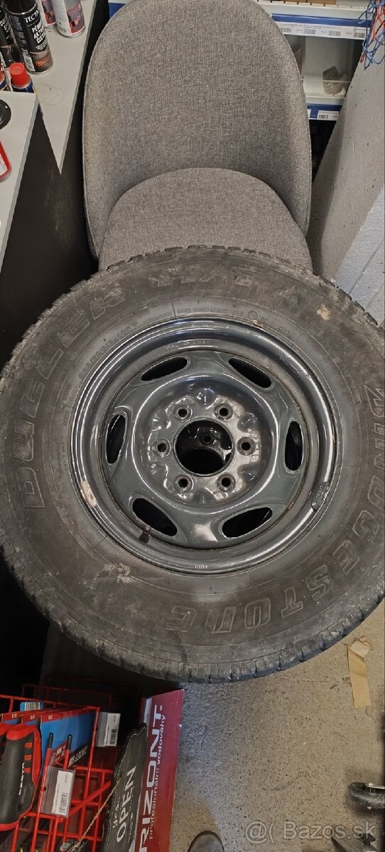 Pneumatiky Bridgestone 235/75/R15 na diskoch