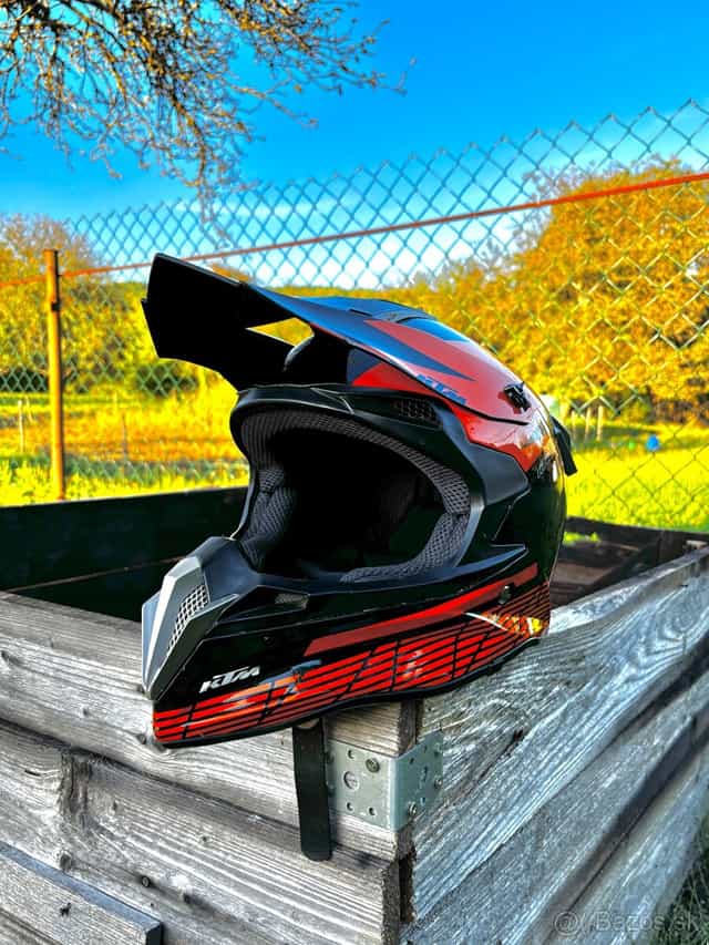 Prilba KTM , veľkosť M