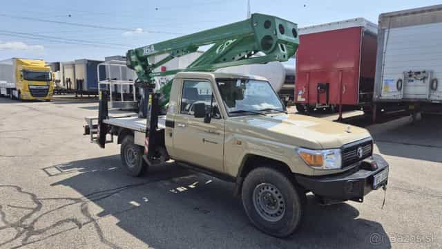 Prodám TOYOTA LAND CRUISER 79 montážní plošina