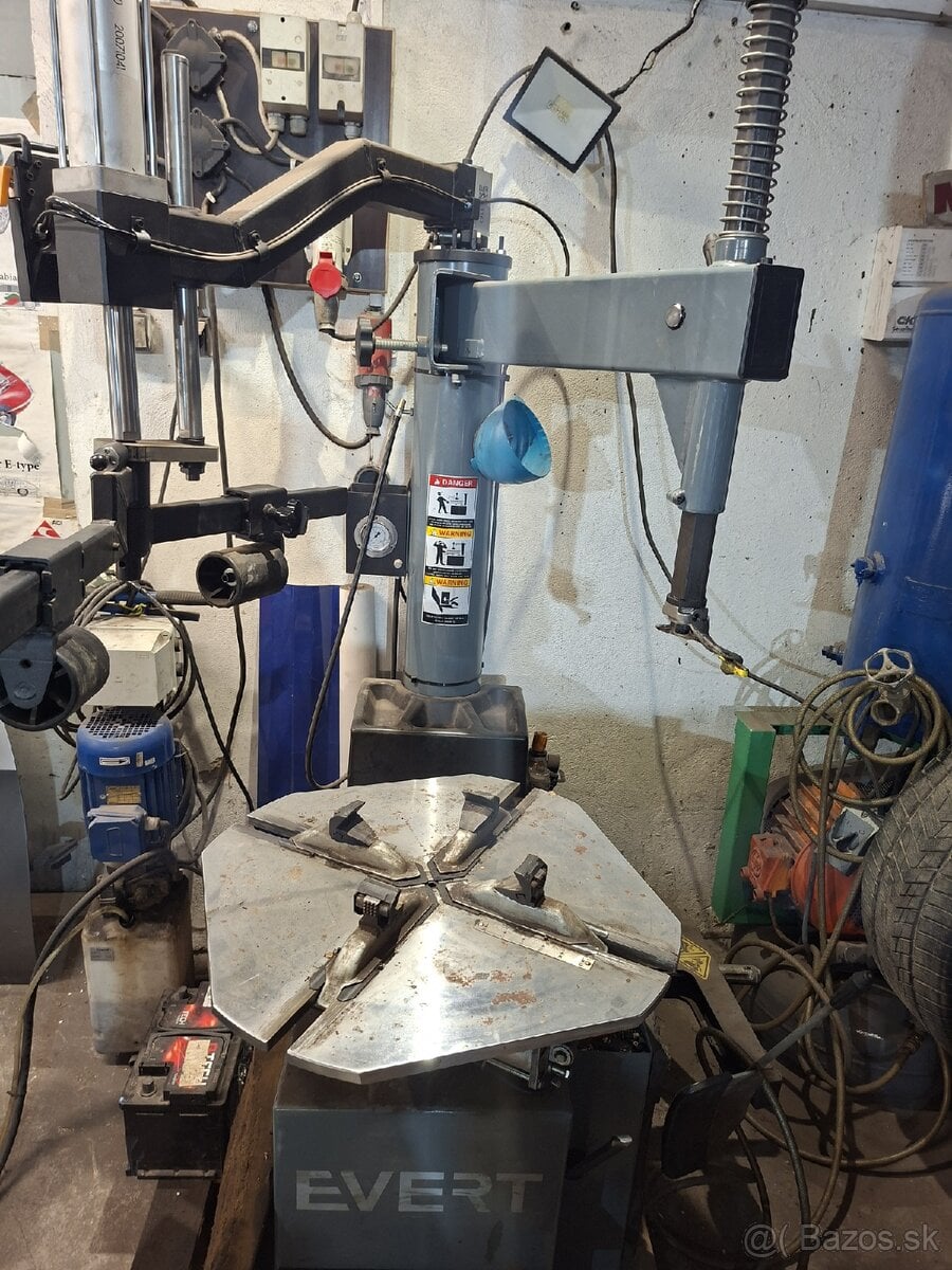 Vyzúvačka, vyvažovačka ,pomocné rameno EVERT