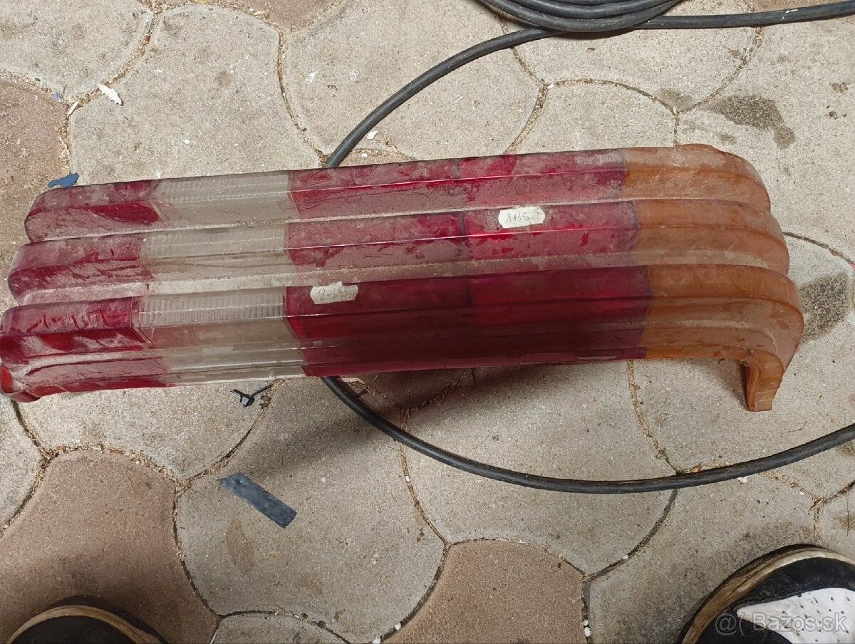 Predám novú plastovú krytku svetlometu pre Ford Sierra