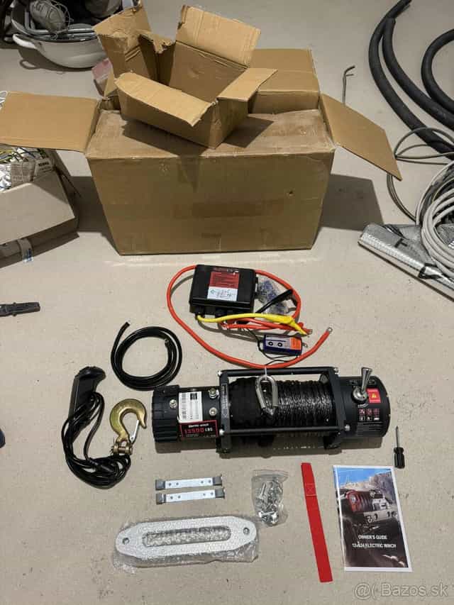 Predám NOVÝ profi elektrický naviják VEVOR 12V 13500lbs