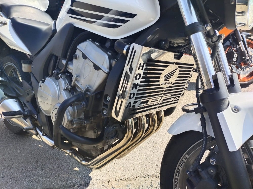 Kryt chladiče cestovné