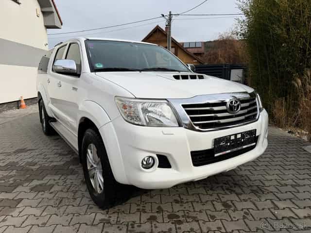 TOYOTA HILUX NA PREDAJ / AJ NA SPLATKY