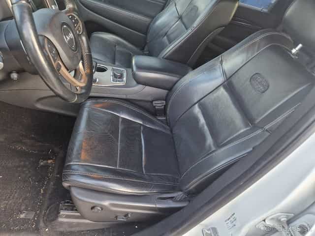 Kožené sedladlá vyhrievané Jeep Grand Cherokee WK2