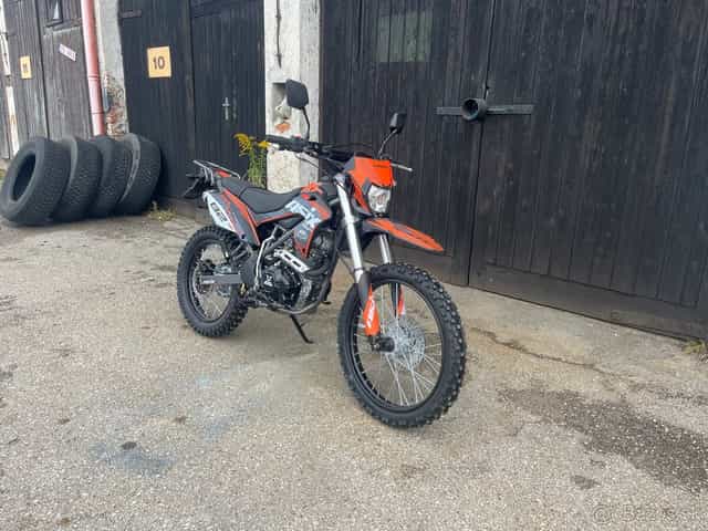 Cesne Enduro Asix defender 250cm3 + zaruka