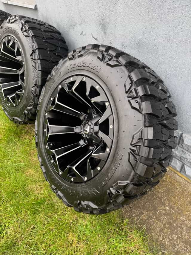 Pneu Nitto na diskoch Fuel 35 x 12.5 R20