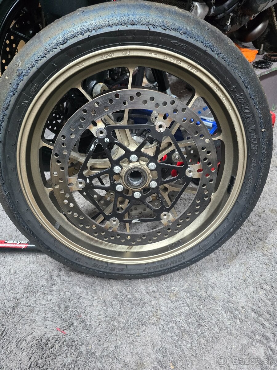 Aprilia RSV4 predné koleso