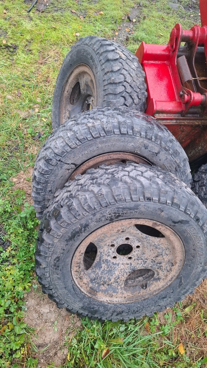 235/70 R16 Jeep Cherokee