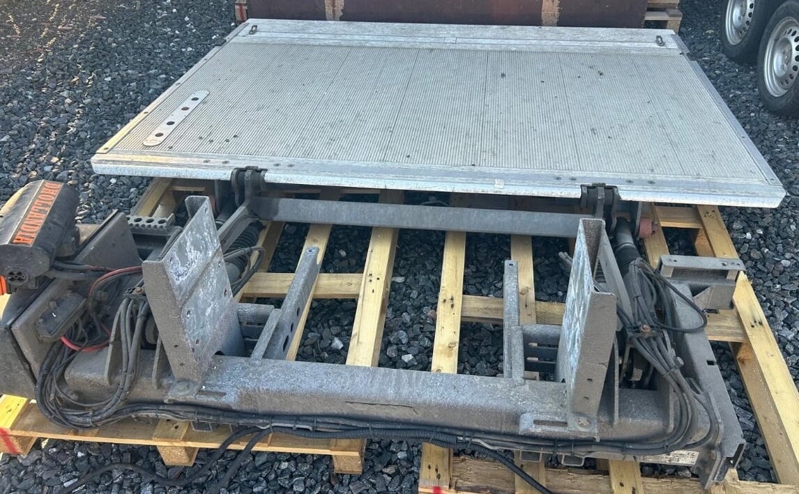Prodám plošinu 12V Dhollandia na Iveco Daily