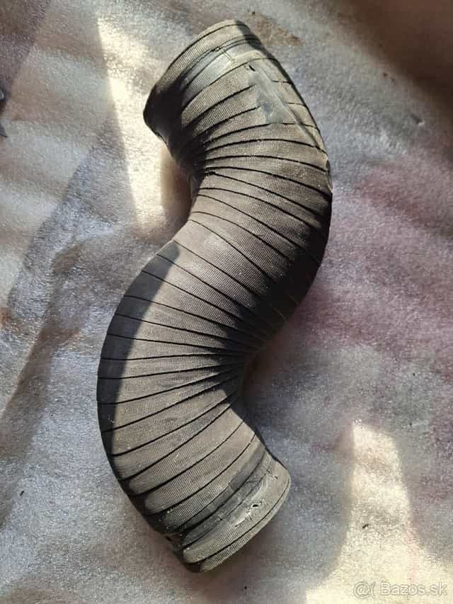 Td5 spodna hadica k intercooleru