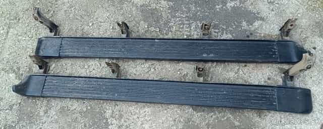 Toyota Land Cruiser J100 bocne naslapy