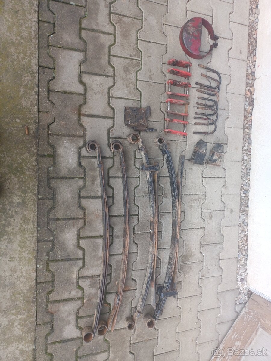 Predám na suzuki samurai náhradné diely