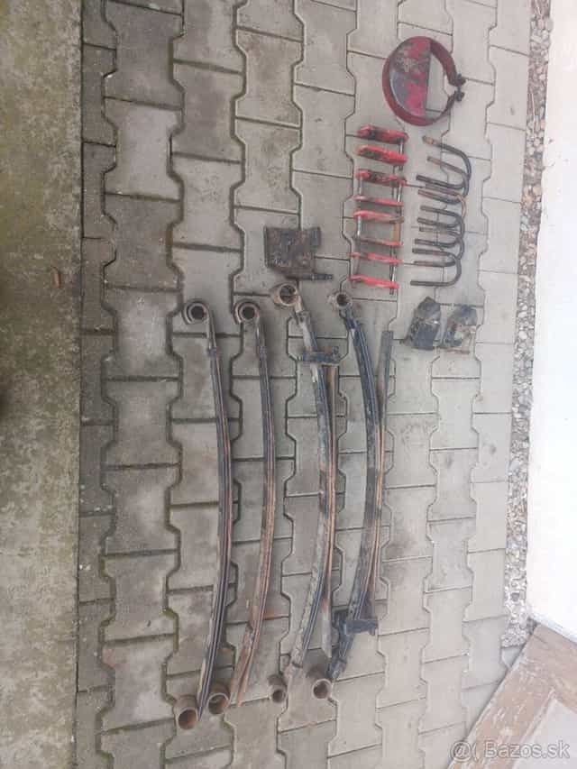 Predám na suzuki samurai náhradné diely