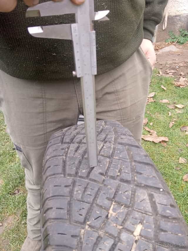 Predám A/T pneumatiky r15 215/75