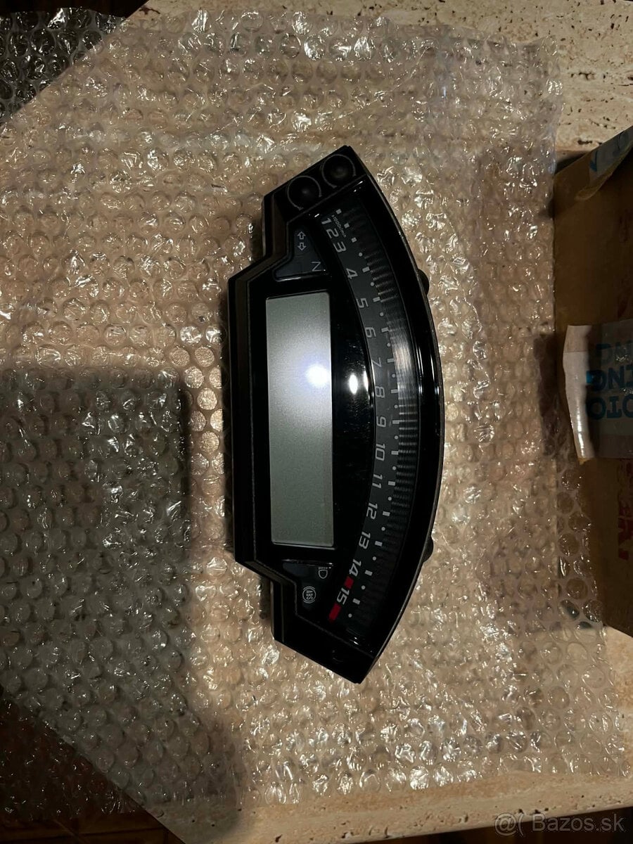 Kawasaki ZX-10R (palubovka)