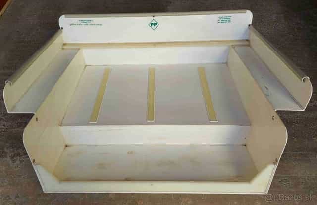 Suzuki Jimny – plastová vanička