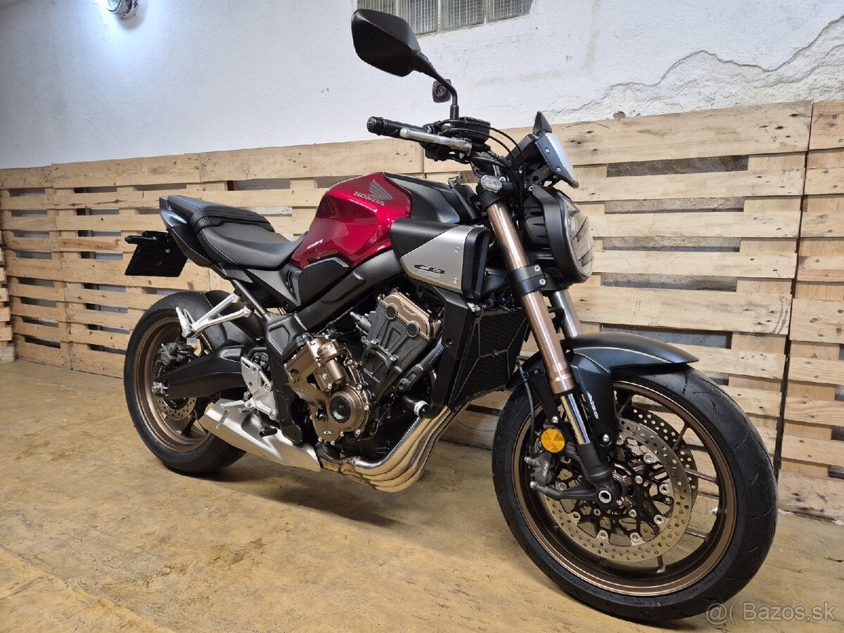 Prodám HONDA CB 650R E-Clutch, r. v. 2024, ABS, ČR,4572km