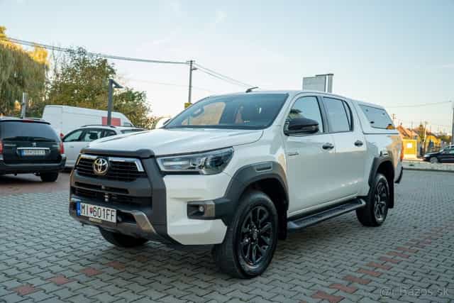 Toyota Hilux DC 2.8 I D-4D Invincible 4x4 A/T