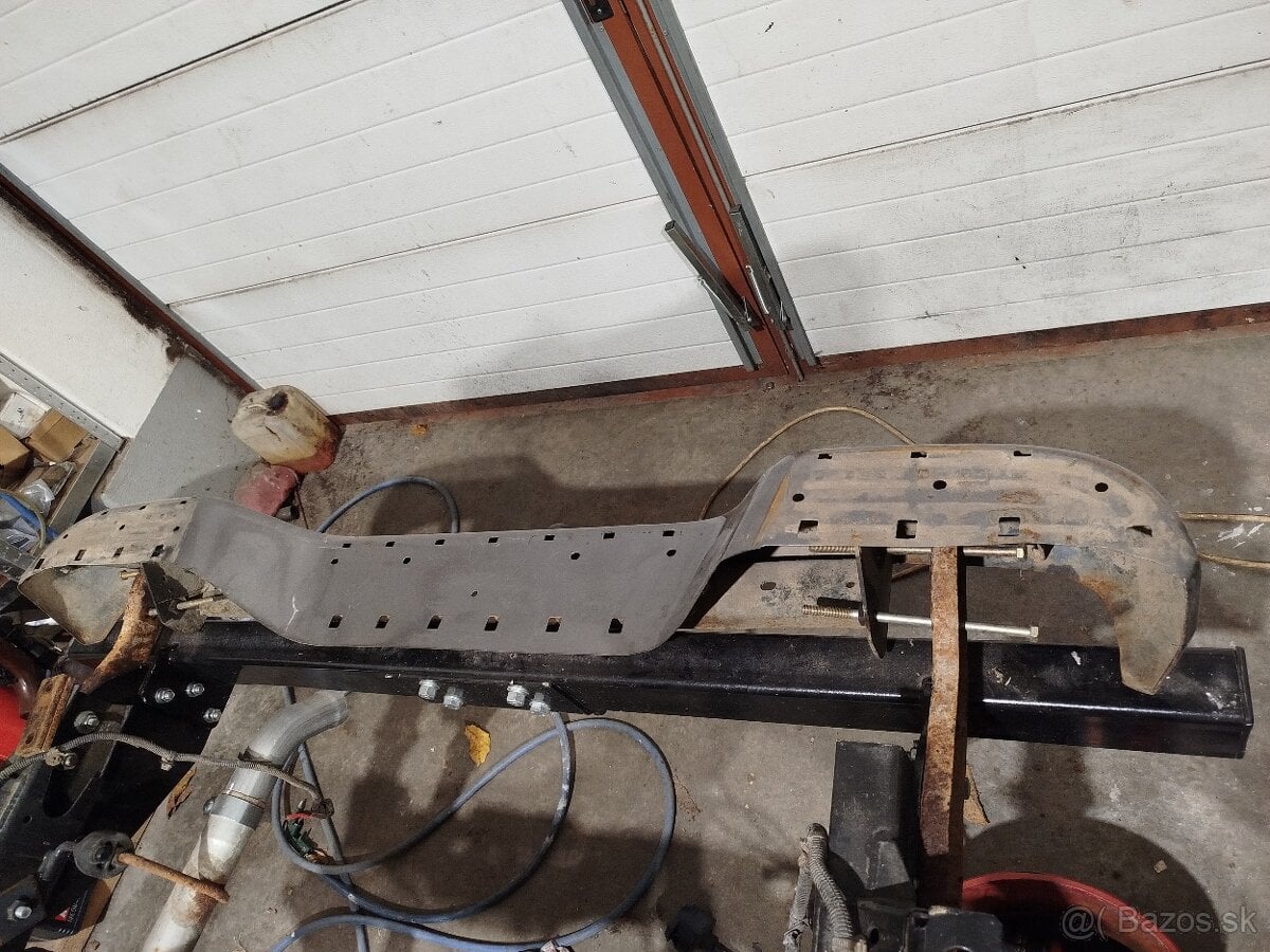 Nárazník,Toyota hilux