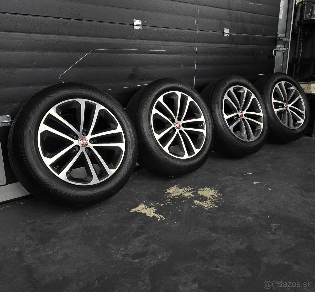 Letná sada Jaguar F-Pace 255/55 R19 Goodyear DOT1124 8mm