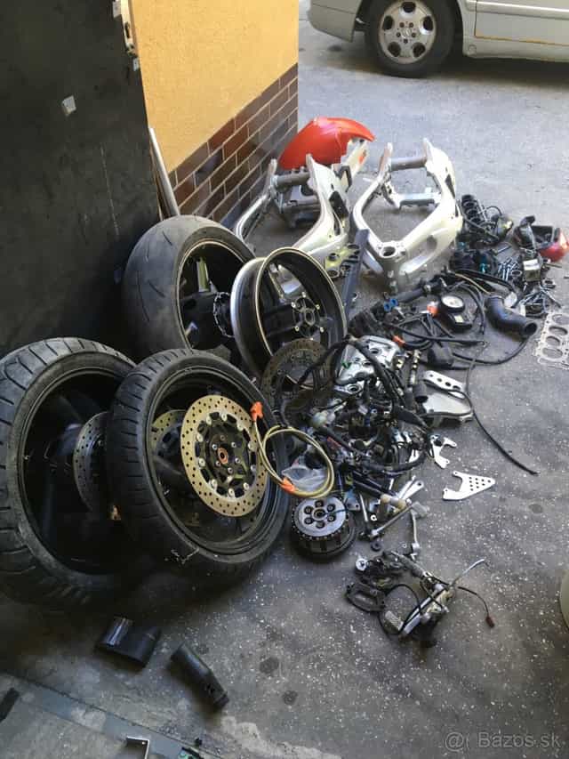 Predám diely na motocykel YAMAHA R6 1998-2003