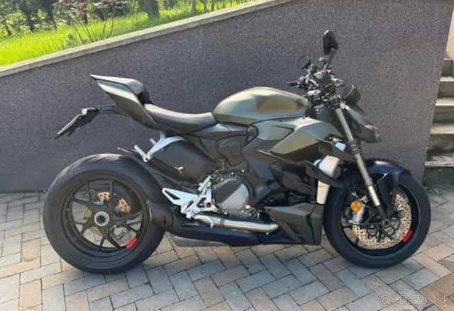 Ducati streetfighter V2