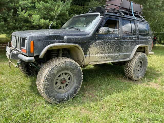 Jeep cherokee 4,0 benzín LPG