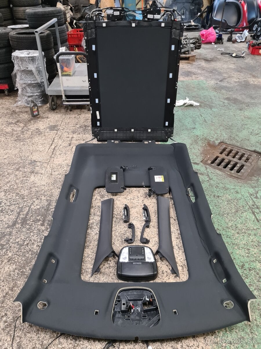 Čierny strop + strešné okno Jeep Grand Cherokee WK2