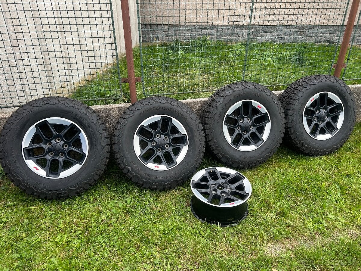 Jeep Wrangler 255/75 r17 BF Goodrich All Terrain AT