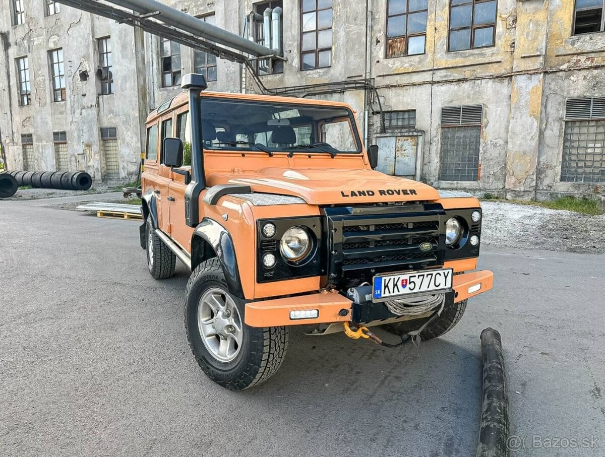 Land Rover Defender 110 2.4 SW SE