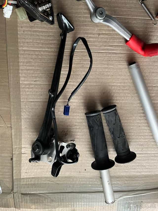 Yamaha R1 2004–2006 – nepoužité aj poškodené diely