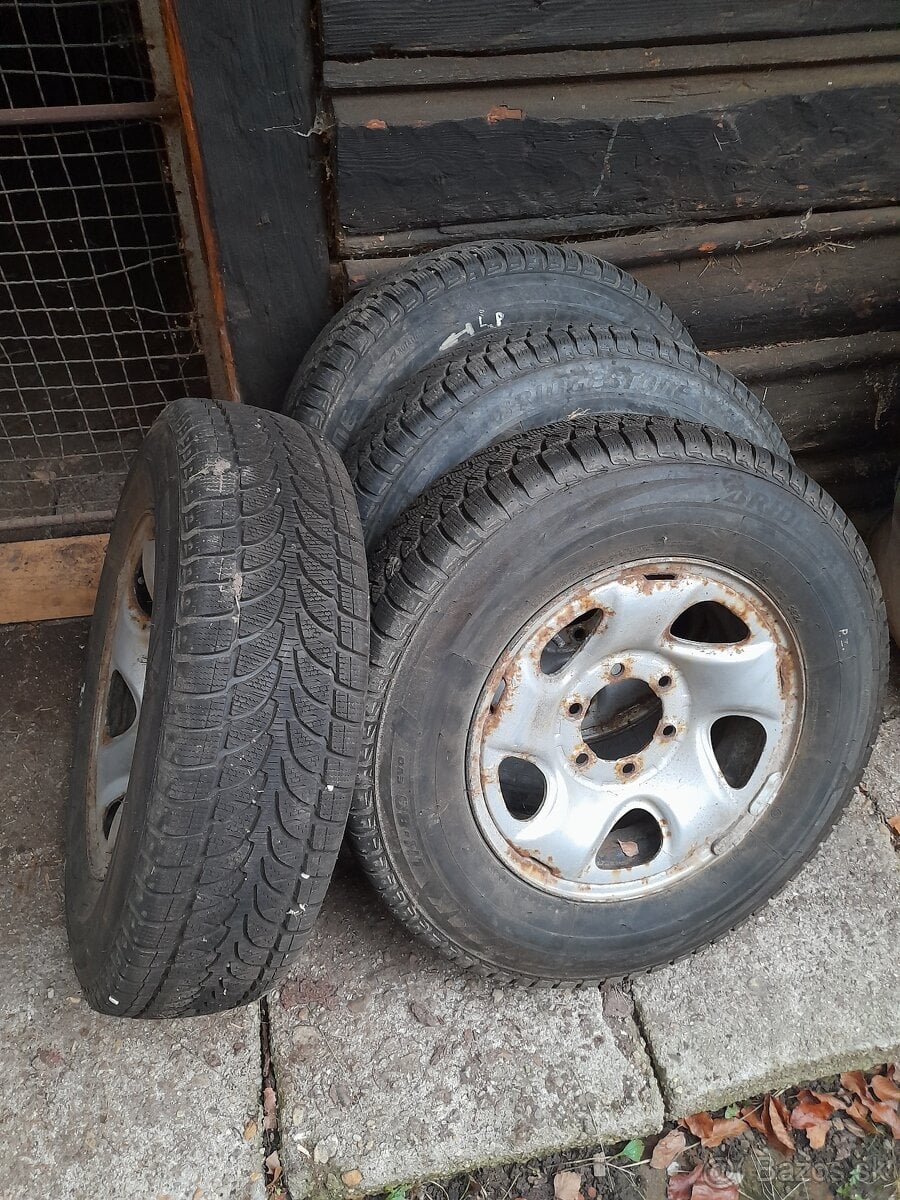kolesá a pneu.BRIDGESTONE