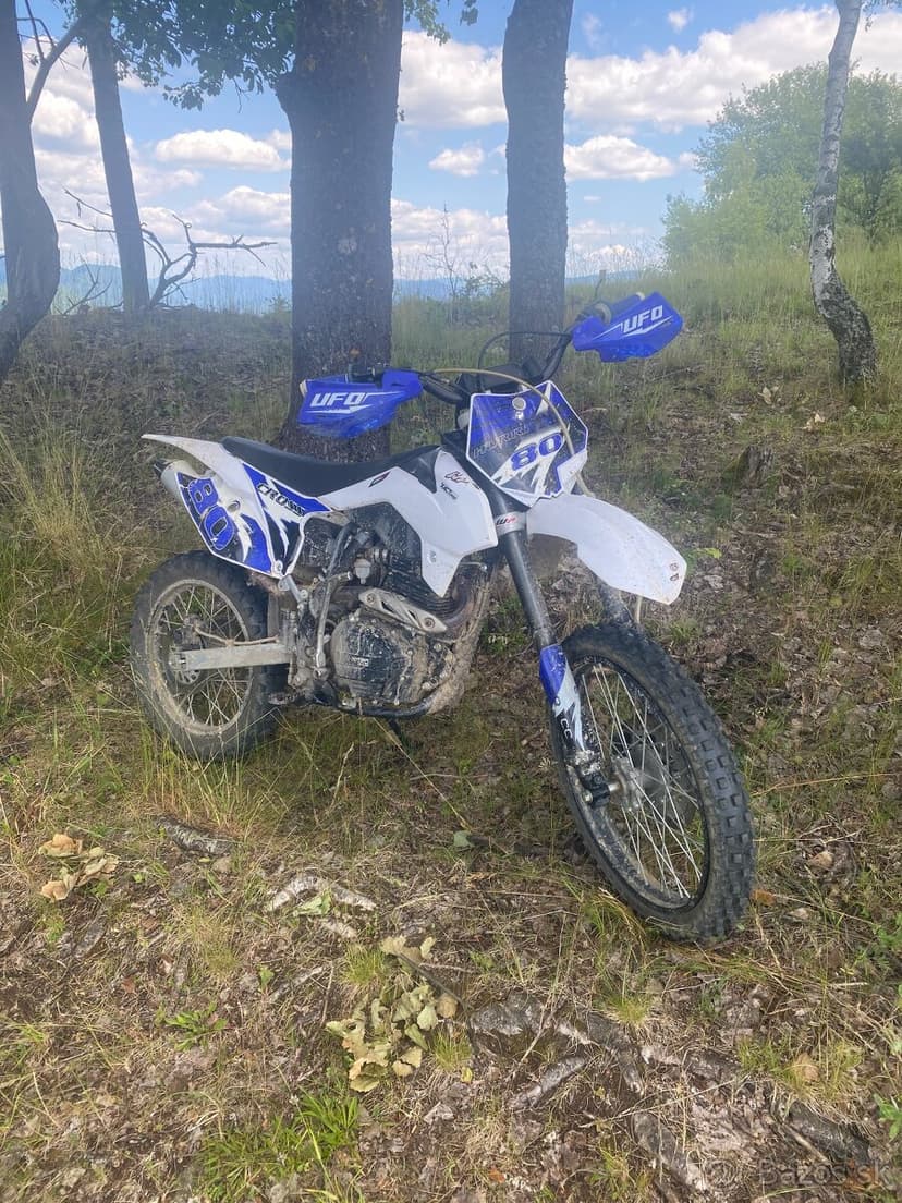 Predám motorku hurricane 250