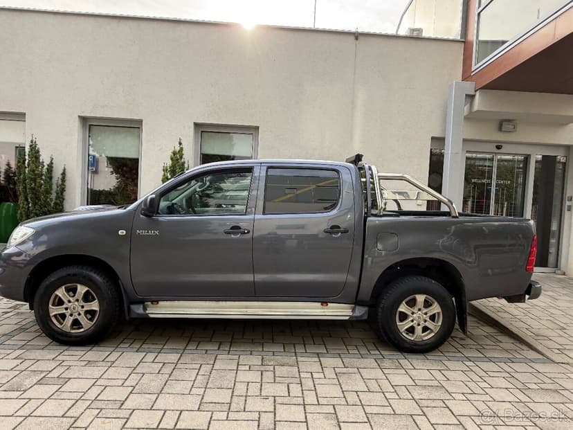 TOYOTA HILUX 2.5D 4X4 + UZÁVIERKA ZAD. DIFERENCIÁLU