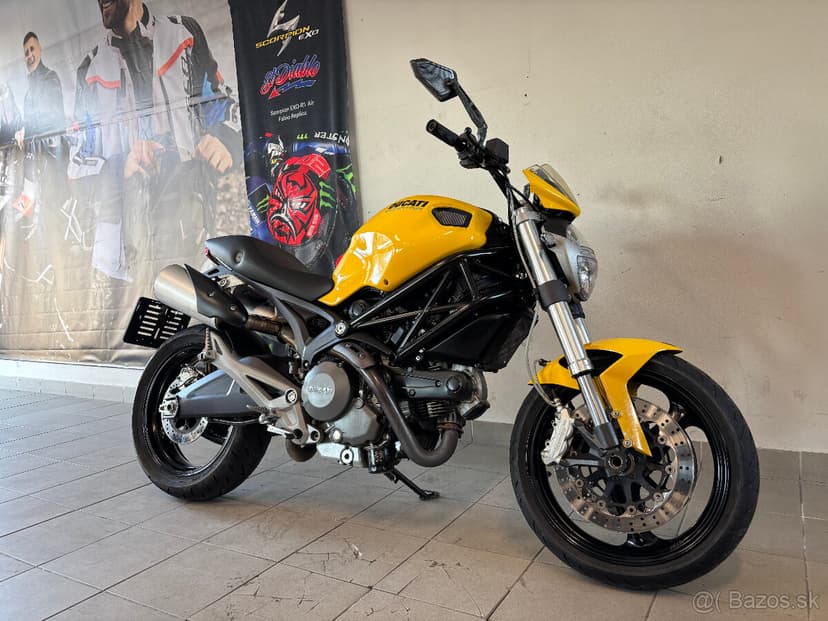 Ducati Monster 696