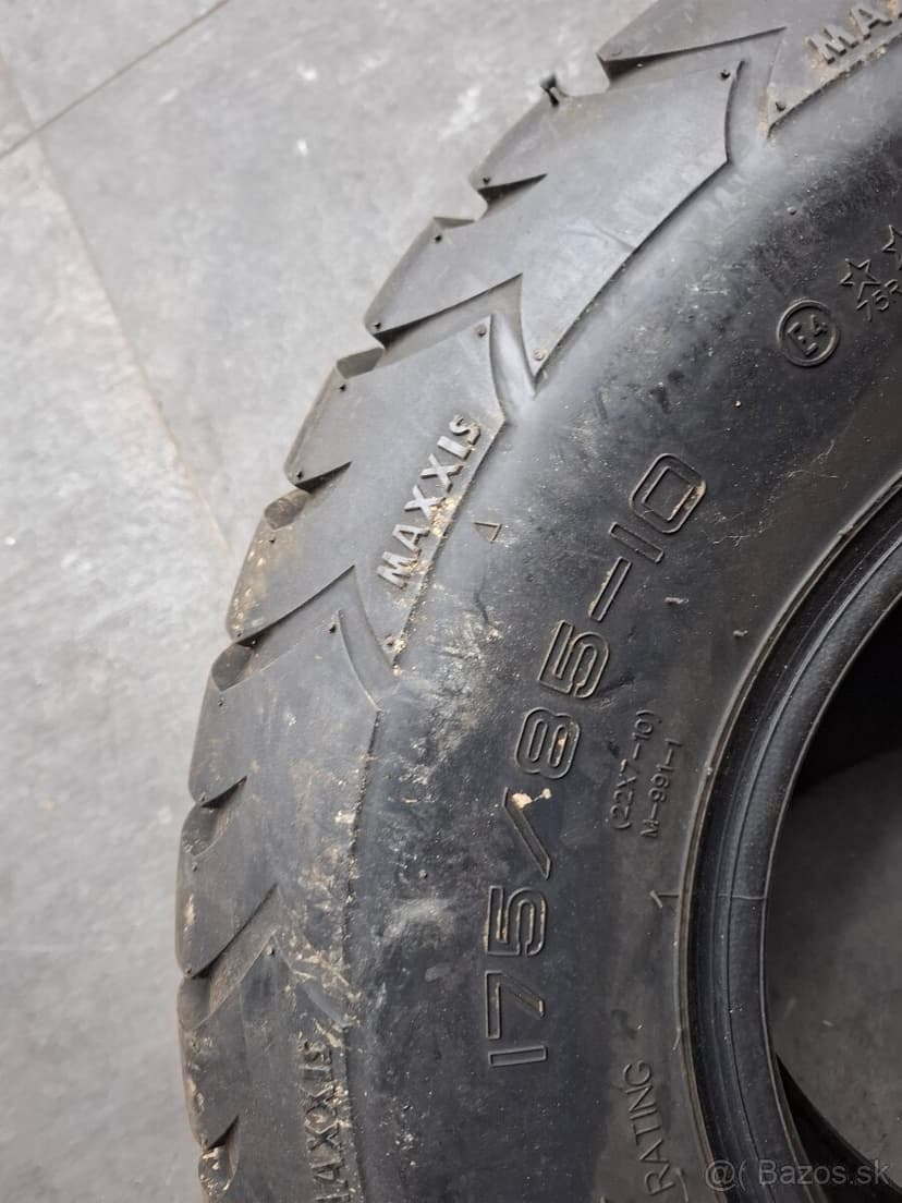 Maxxis spearz 255/40-10 22 10 10