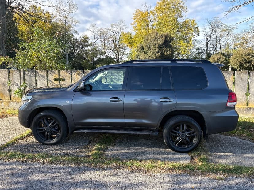Toyota Land Cruiser 200 V8 4.5D