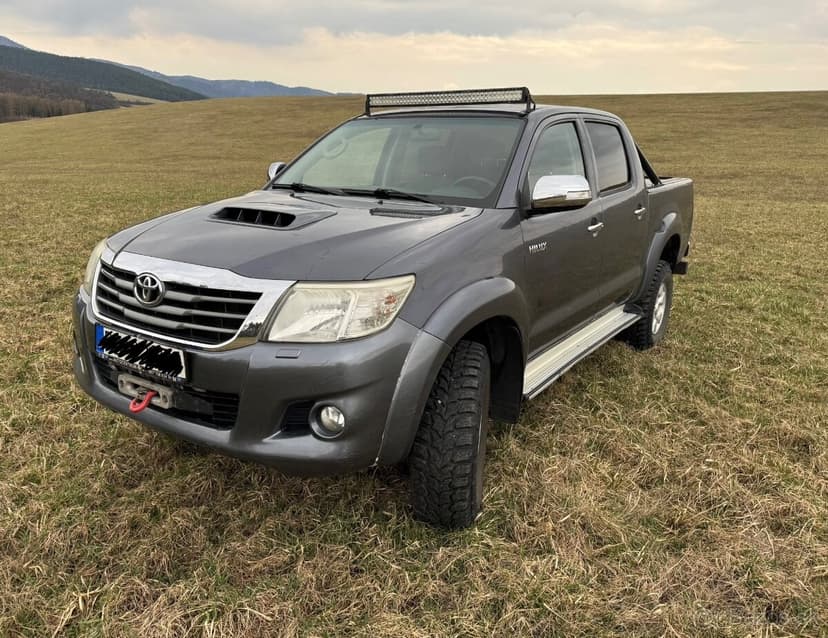 TOYOTA HILUX
