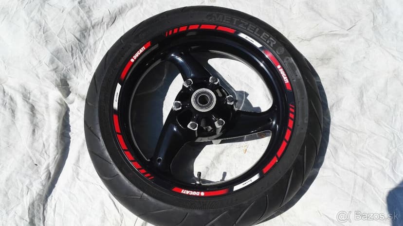Kolesa (rafky) na Ducati Monster 695