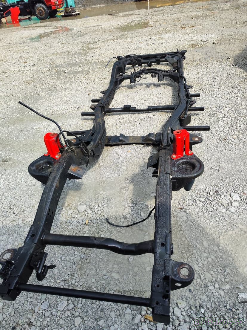 Nosný rám Nissan patrol y61 wagon