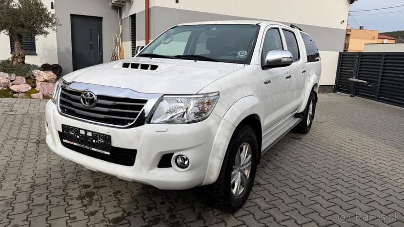 TOYOTA HILUX NA PREDAJ / AJ NA SPLATKY