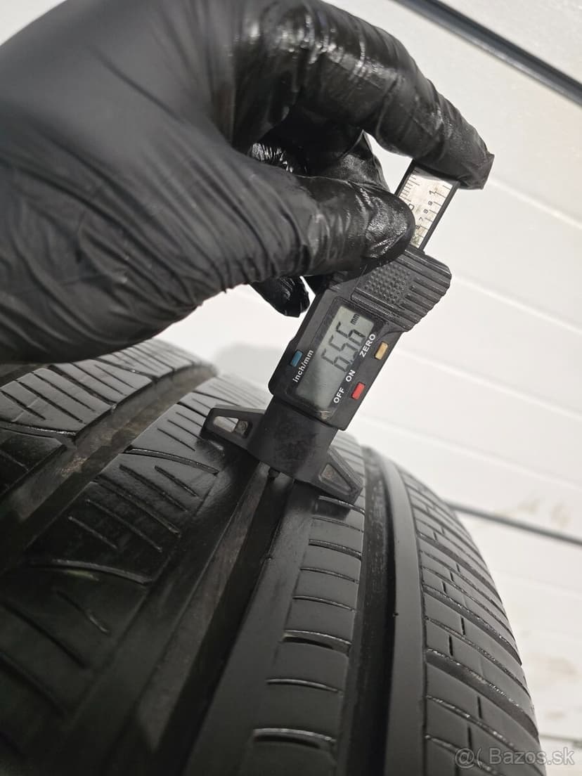 Celoročné Pneu Pirelli Scorpion 275/40 R22